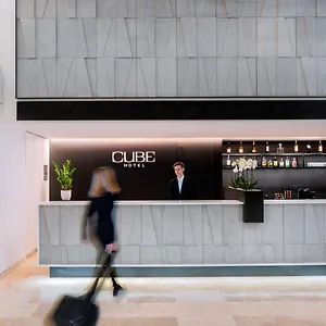 Hotel Cube, Prague
