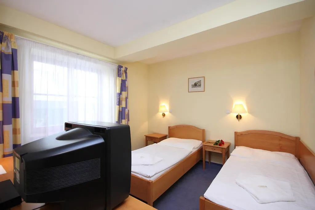 Hotel Claris Prague 3*,