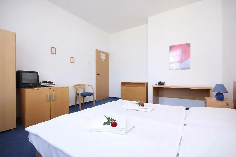 Hotel Claris Prague 3*,